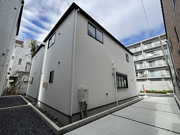 豊岡小学校から約8分、萩山中学校から徒歩約13分です。小学校が徒歩10分圏内なので、子育て世帯も安心ですね♪（2025年11月11日撮影）