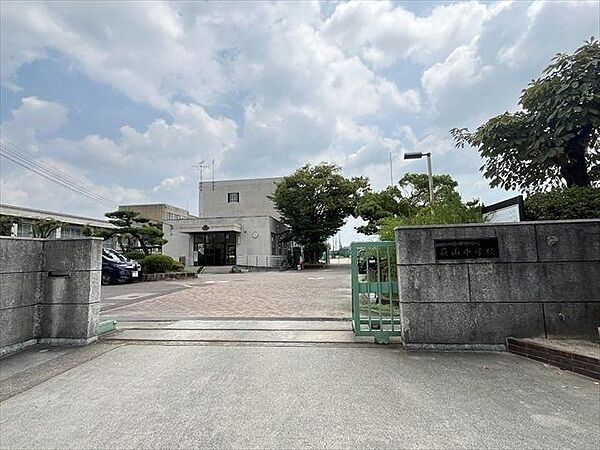名古屋市立萩山中学校【教育目標】社会の一員としての自覚をもち、未来に生きる望ましい人間の育成　1自ら考え正しく判断する人間　2自ら学び実践力のある人間　3国際的視野に立ち、創造性豊かな人間　4健康…