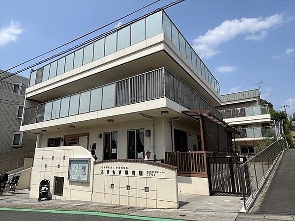 こすもす保育園【保育方針】・つよくかしこくこころゆたかな子　・丈夫な体と発達した運動機能、感覚機能をもつ　・基本的生活能力を身につけ自分のことは自分でしようとする　・自分の要求を持ちそれを豊かに表…