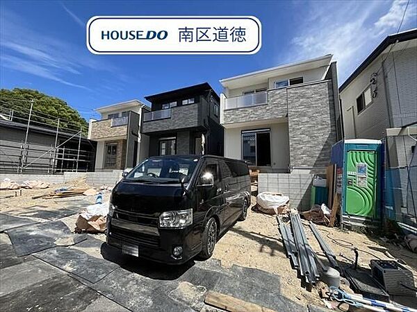 幅員約4mの南側前面道路です。車はスピードを控えるので事故率の軽減や歩行者も安心して通行できます。