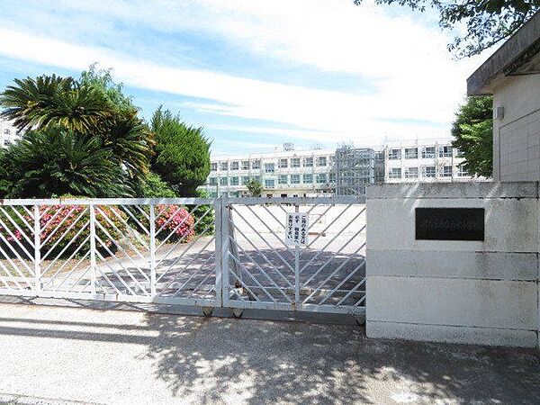 名古屋市立白水小学校【名古屋市立白水小学校】【校訓】・強く…たくましいからだと勇気ある子・正しく…きまりを守り、よく考えて行動する子・仲良く…すなおで　みんなと協力する子 590m