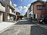 その他：幅員約5.4mの南側前面道路です。車がすれ違える道幅です。突き当りに「千鳥公園」があります。お家の近くでお子様やペットを遊ばせることができますね。