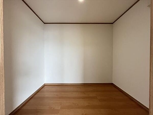3階3.7帖WIC：収納力が魅力のWICは、衣類だけでなく趣味のアイテムの収納にも◎