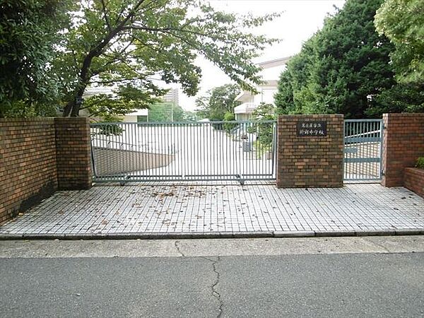 名古屋市立新郊中学校【名古屋市立新郊中学校】【教育目標】「 直く　さとく　たくましく 」コンピュータルーム，スクールランチルームが順次設置され，教育施設が充実しています。 660m