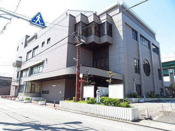 名古屋市南図書館【名古屋市南図書館】開館時間：火～土曜（祝日を除く）　午前9時30分～午後7時日曜・祝日　午前9時30分～午後5時駐車場1回300円（30分以内は無料） 320m