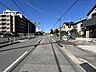 その他：南側前面道路です。広々としていて、街並みが開放的で圧迫感がありません。