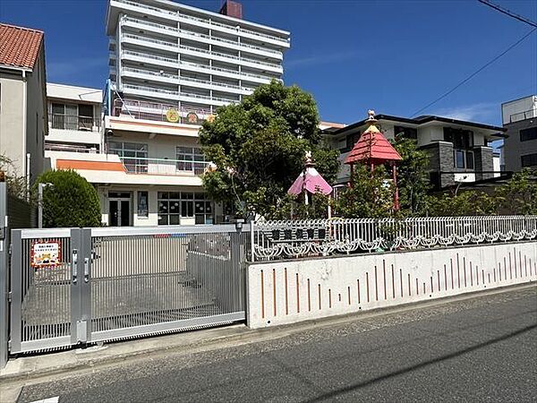 若葉保育園【保育方針】豊かな環境の中で子どもの欲求を満たし、円満な人間形成及び社会への適性を育む。○鼓笛・器楽・音楽活動に力を入れています　　○体操教室・運動能力を育てます　○英語教室・学ぶ力の基…