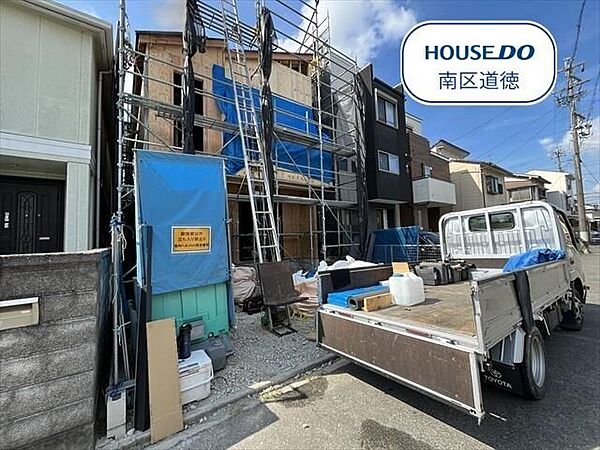 上棟しました！17帖の広々LDK♪リビングイン階段でご家族とのつながりを感じられる空間になっています。WIC・書斎完備の7帖居室が魅力です！
