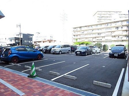マンション北側駐車場です。