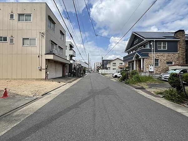 この道路沿いに「ヤマナカ柴田店」があります。お買い物も歩いてらくらくですね♪