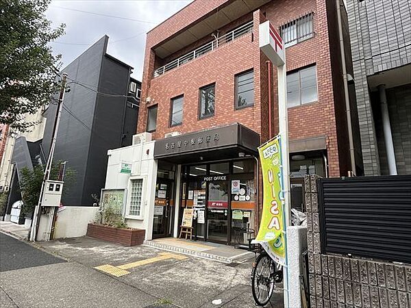 名古屋中根郵便局【駐車場】1台　【郵便窓口】平日9時～17時　【貯金窓口】平日9時～16時　【ATM】平日9時～17時半、土曜9時～17時、日曜9時～17時　【保険窓口】平日9時～16時 470m