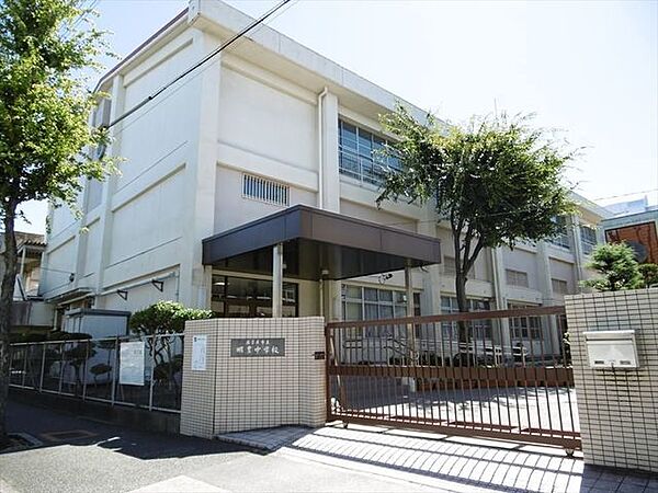 名古屋市立明豊中学校【名古屋市立明豊中学校】【校訓】心明るく、知性豊かに【学校教育の努力点主題】つながる思い、広がる笑顔～「“合い”の活動」に重きを置いて～ 1330m