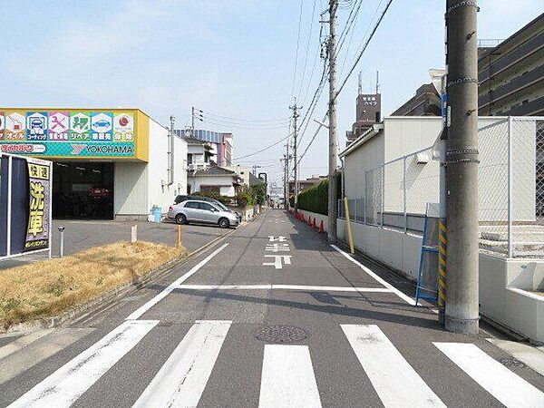 マンション北側前面道路です。
