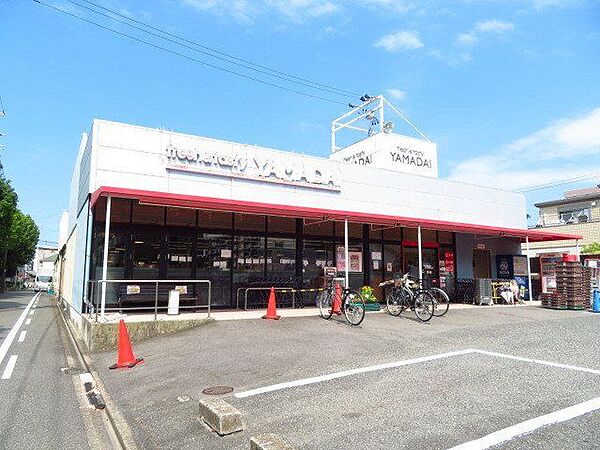 【スーパーヤマダイアオヤマ店】営業時間10：00～20：00駐車場22台有クロネコヤマト宅急便・アルカリイオン水の取扱い有。ネットチラシで手軽に店舗情報を知る事が出来ます。 240m