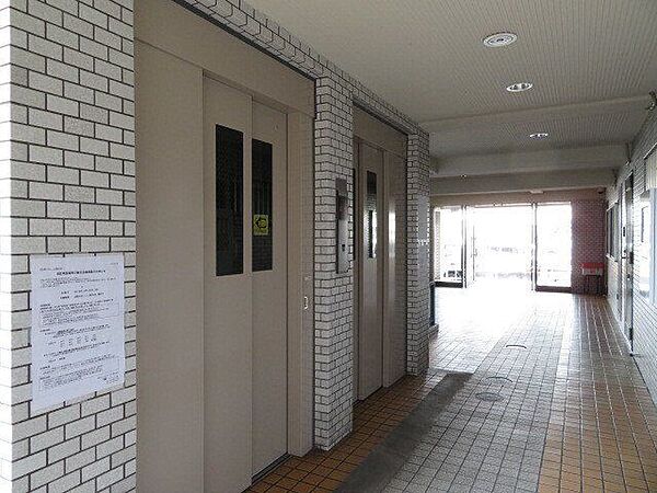 エレベーターは2基　設置されています。