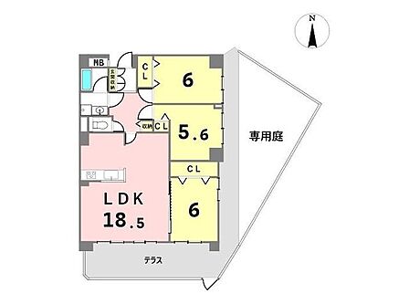 敷地外駐車場あり。テラス・専用庭付き♪