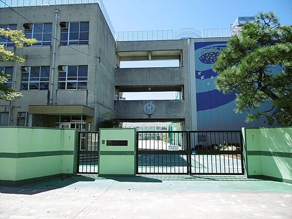 【名古屋市立豊田小学校】【教育目標】豊田小学校の児童としての誇りをもち、情操豊かな人間性、たくましい体力、たしかな知識とねばり強い実践力をもつ児童を育成する。 250m