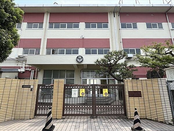 名古屋市立瑞穂小学校【教育目標】校訓「つよく　あかるく　いっしんに」　知・徳・体の調和のとれた心身共に健全で自律した児童の育成を目指しています。 150m