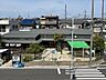 周辺：ななくさ保育園天白川緑地沿いにあります。1歳児から5歳児までが4つのおへやで一緒に食べて寝て遊んで関わりあう異年齢保育を行っています。子どもたちがきょうだいのようにのびのびと育ち合える大きなおうち…