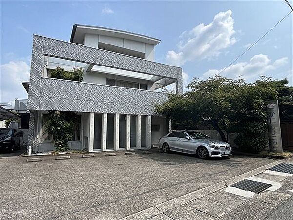 かにクリニック【診療科目】内科、心療内科、神経内科、小児科　【診療時間】午前9時～12時、午後16時半～19時半　【休診日】木曜午後、土曜午後、日曜、祝日 310m
