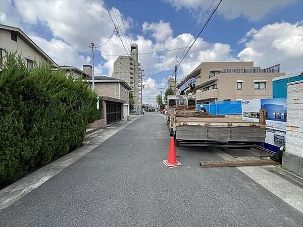 道路幅にゆとりがあるので、車種を選びません。大きめの車を乗りたい方にもオススメです。