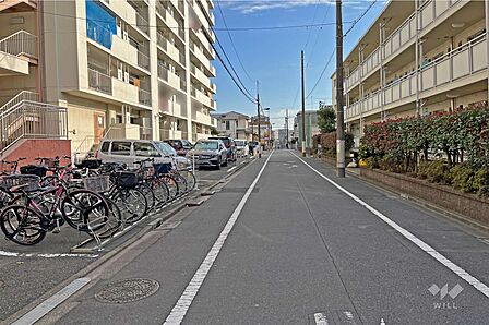 敷地の西側前面道路(北側から)
