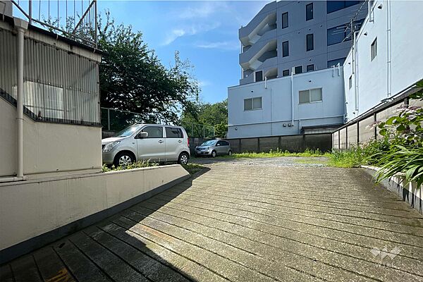 敷地内駐車場（屋外平面式）