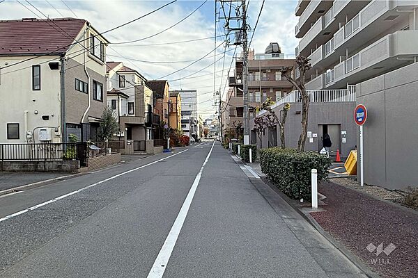 敷地東側の前面道路