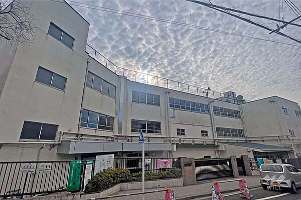 成増ヶ丘小学校[公立]の外観