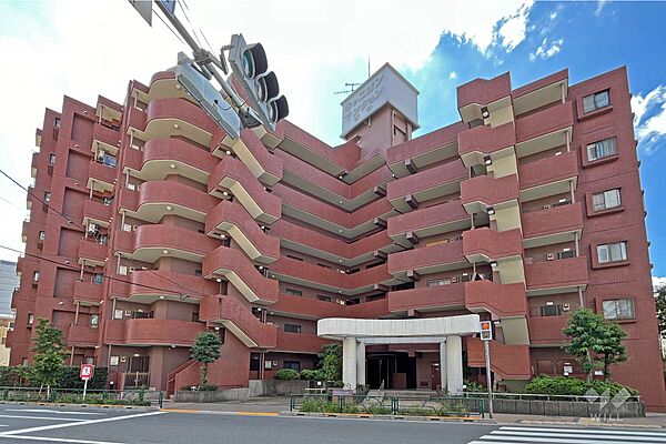キャニオンマンション西台の外観（東側から）