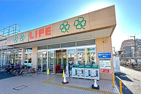 ライフ(前野町店)の外観