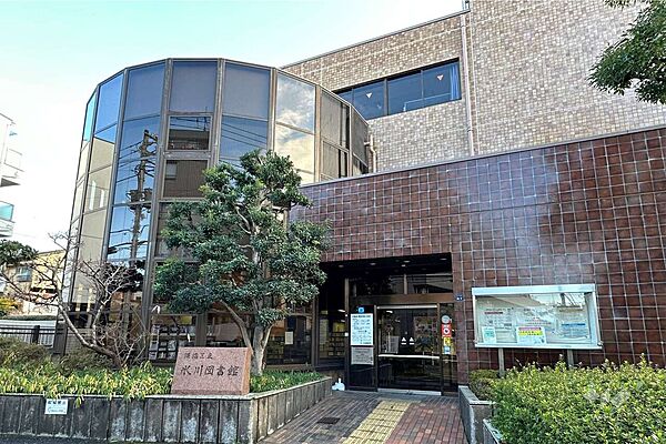 氷川図書館の外観