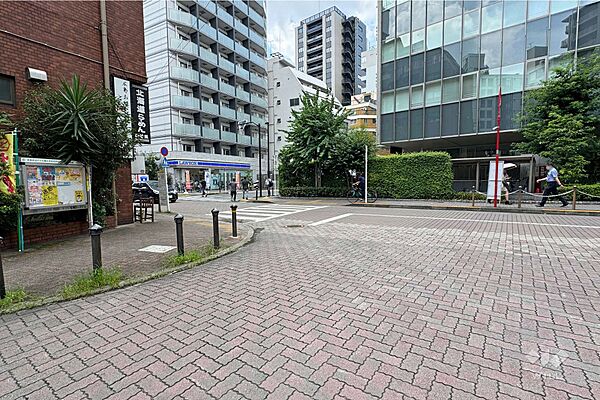 敷地北西側の前面道路