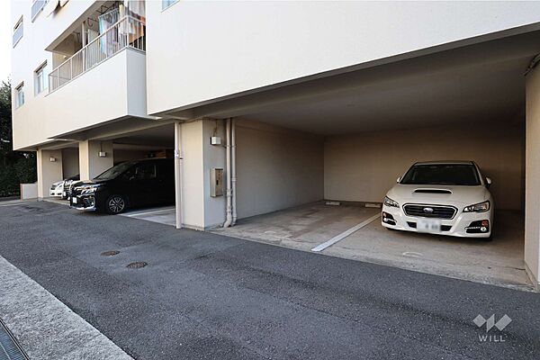 敷地内駐車場（屋内平面式）