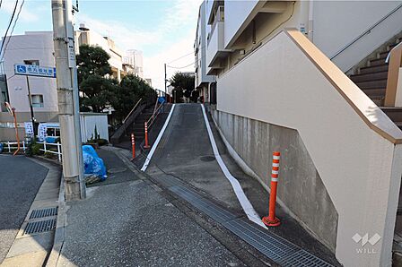 駐車場出入り口