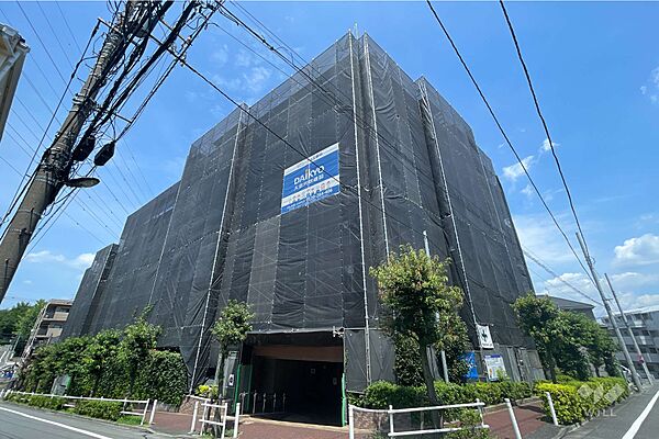 ライオンズマンション赤塚公園の外観（西南側から）※大規模修繕工事中