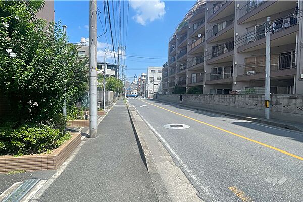 敷地東側の前面道路