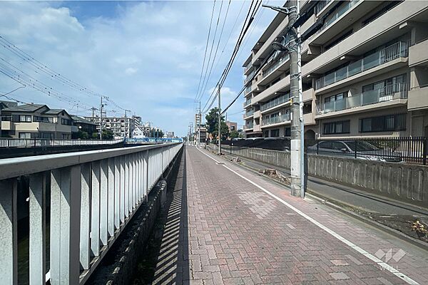 敷地北西側の前面道路