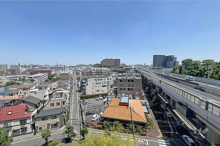 バルコニーからの眺め（南東方向）高い建物がなく周囲に遮る建物がないので、開放感のあるお住まいとなっております！