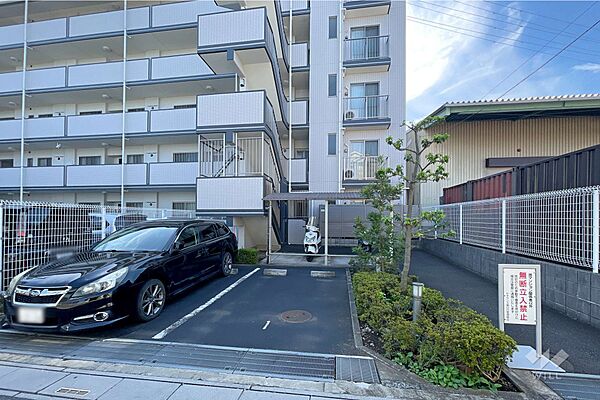 敷地内駐車場（屋外平面式）