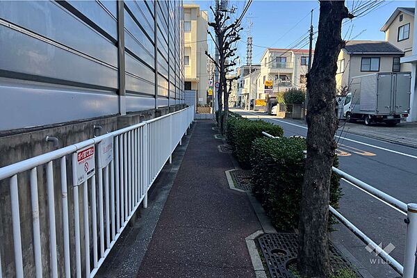 敷地北東側の前面道路