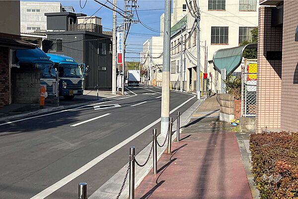 敷地北西側の前面道路