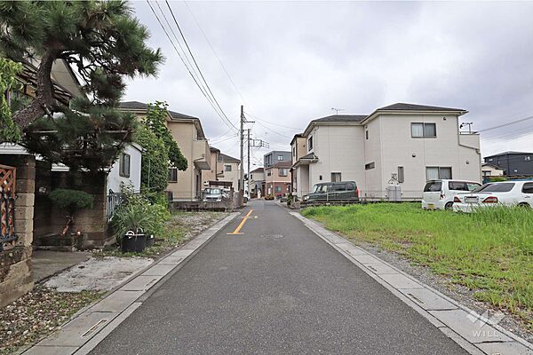 物件の南側前面道路（西側から）［2026年9月10日撮影］
