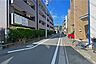 その他：敷地南東側の前面道路（南西側から）