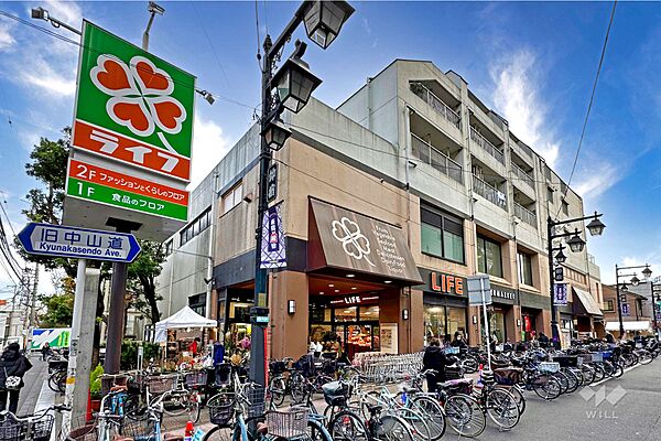 ライフ(仲宿店)の外観