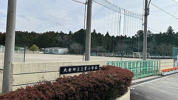 いなべ市立三里小学校 2490m