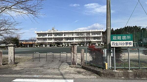 いなべ市立丹生川小学校 680m
