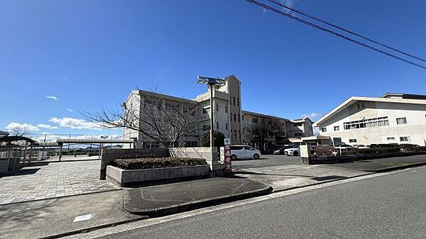 桑名市立藤が丘小学校 340m