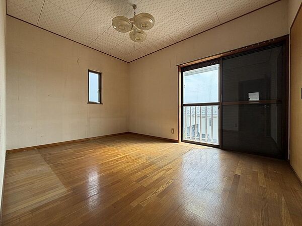 洋室6帖　２階に４部屋ありますので、各部屋有効に使うことができます♪