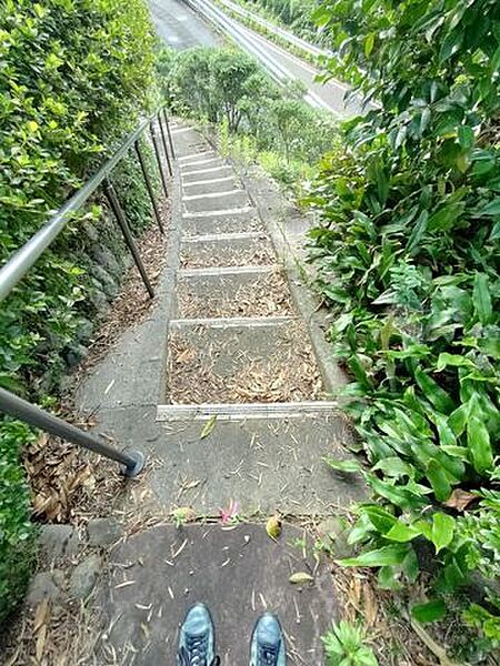 前面道路の交通量も気にならない高台です